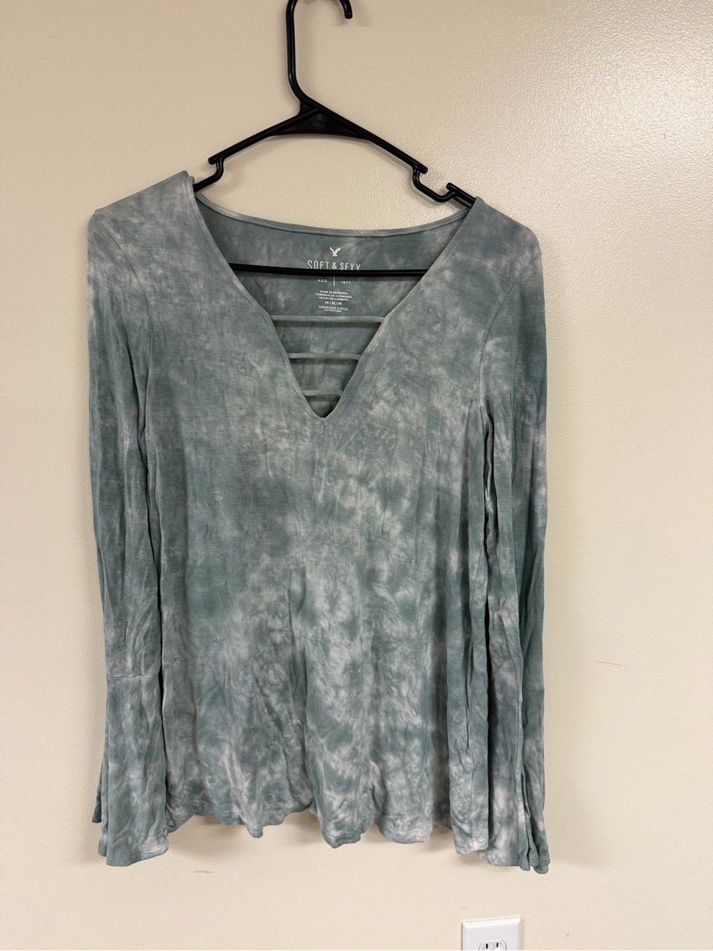 American Eagle Outfitters Soft & Sexy Blue-Green Tie-Dye V-Neck Long Sleeve Top